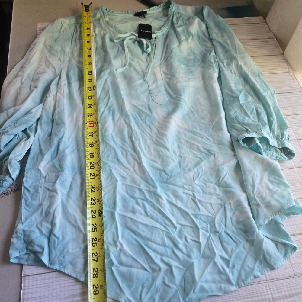 Torrid Blue Tie Dye Rayon Twill Peasant Blouse 2 Plus Size Ruffle Split Neck - Picture 9 of 9